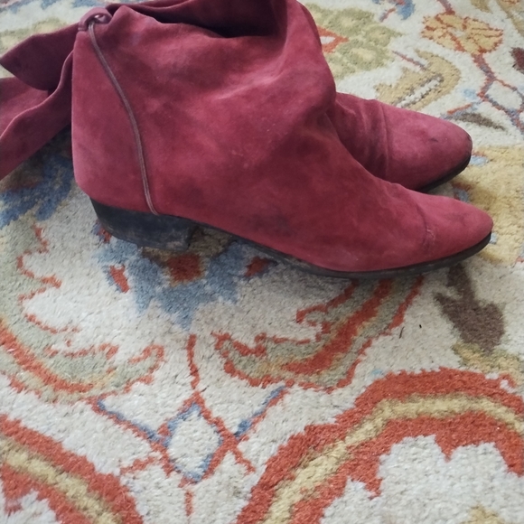 CHANEL Vintage Burgundy Suede Scrunch Flat Boots 7 - Picture 4 of 7